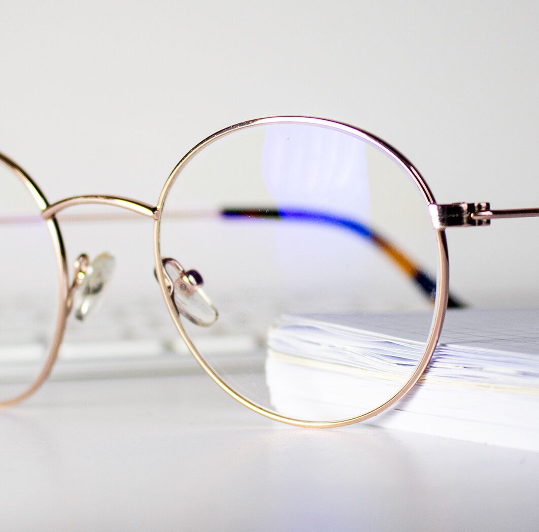 Brille mit Metallrahmen und Blaulichtfilter